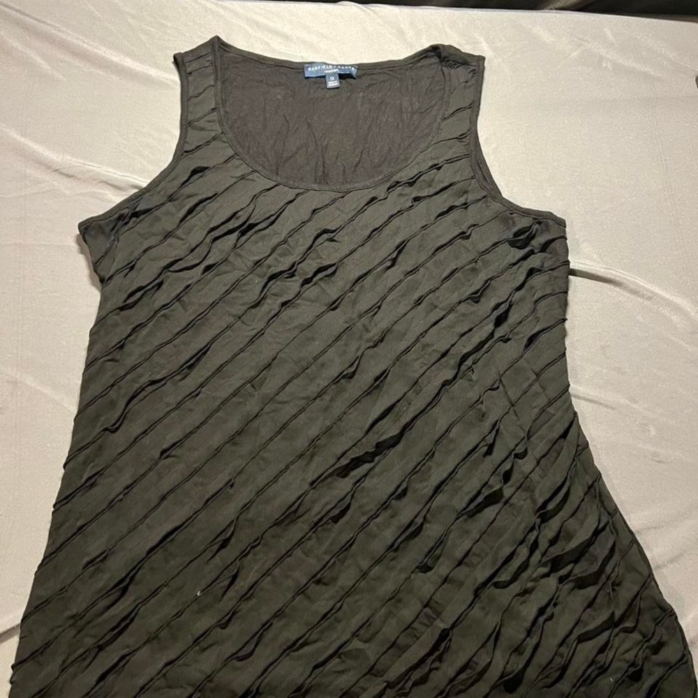 Garfield & Marks Woman Black Pleated Ruffle Front Tank Top Size 1X Sleeveless
